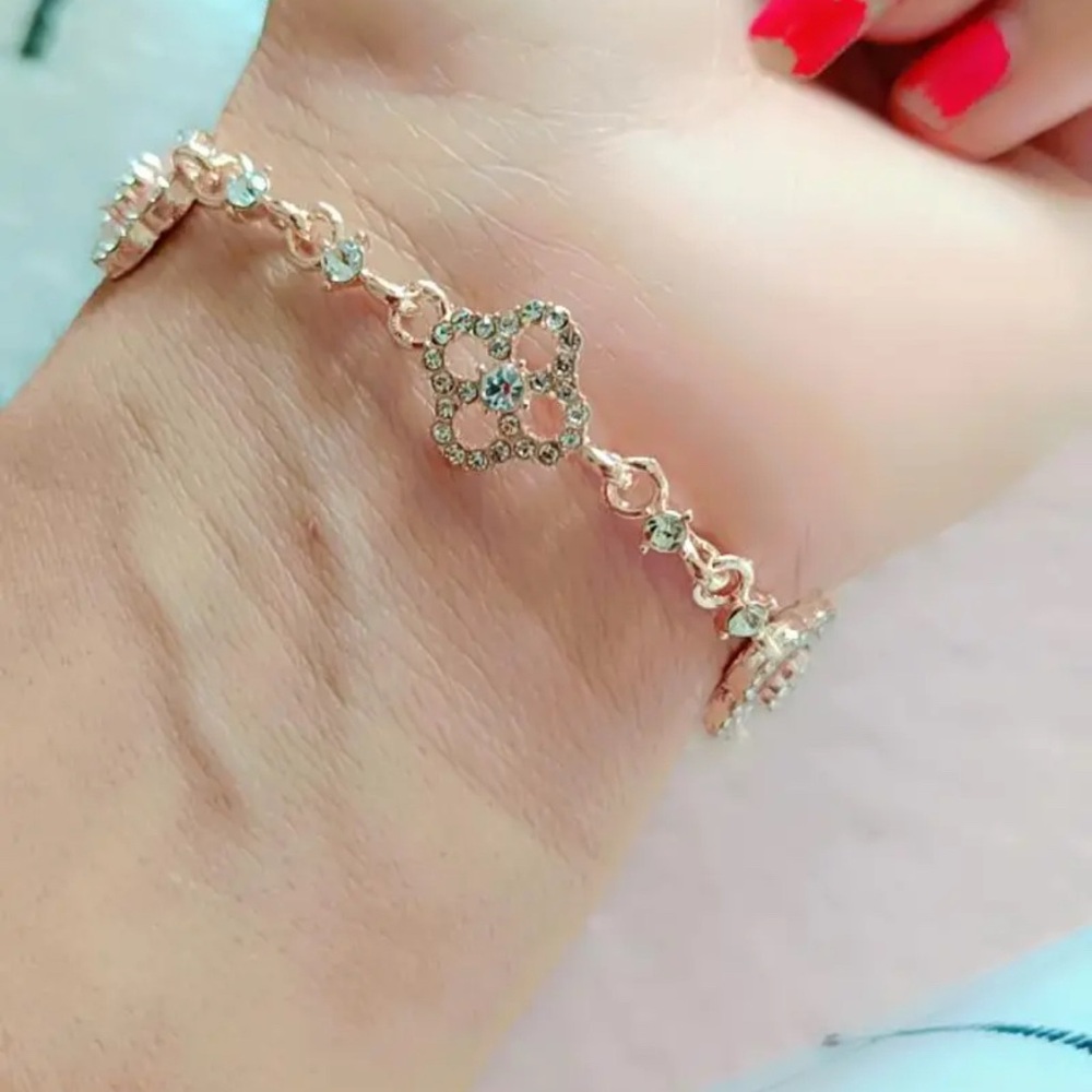 5 Clover Bracelet - Picture 3 of 5